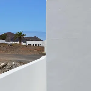 Con Bano Y Entrada Independiente La Santa